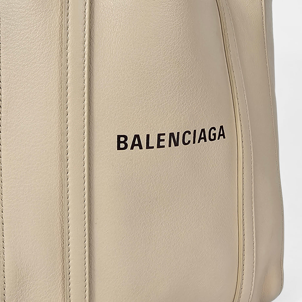 Balenciaga Everyday XXS Tote Bag in pelle di vitello beige