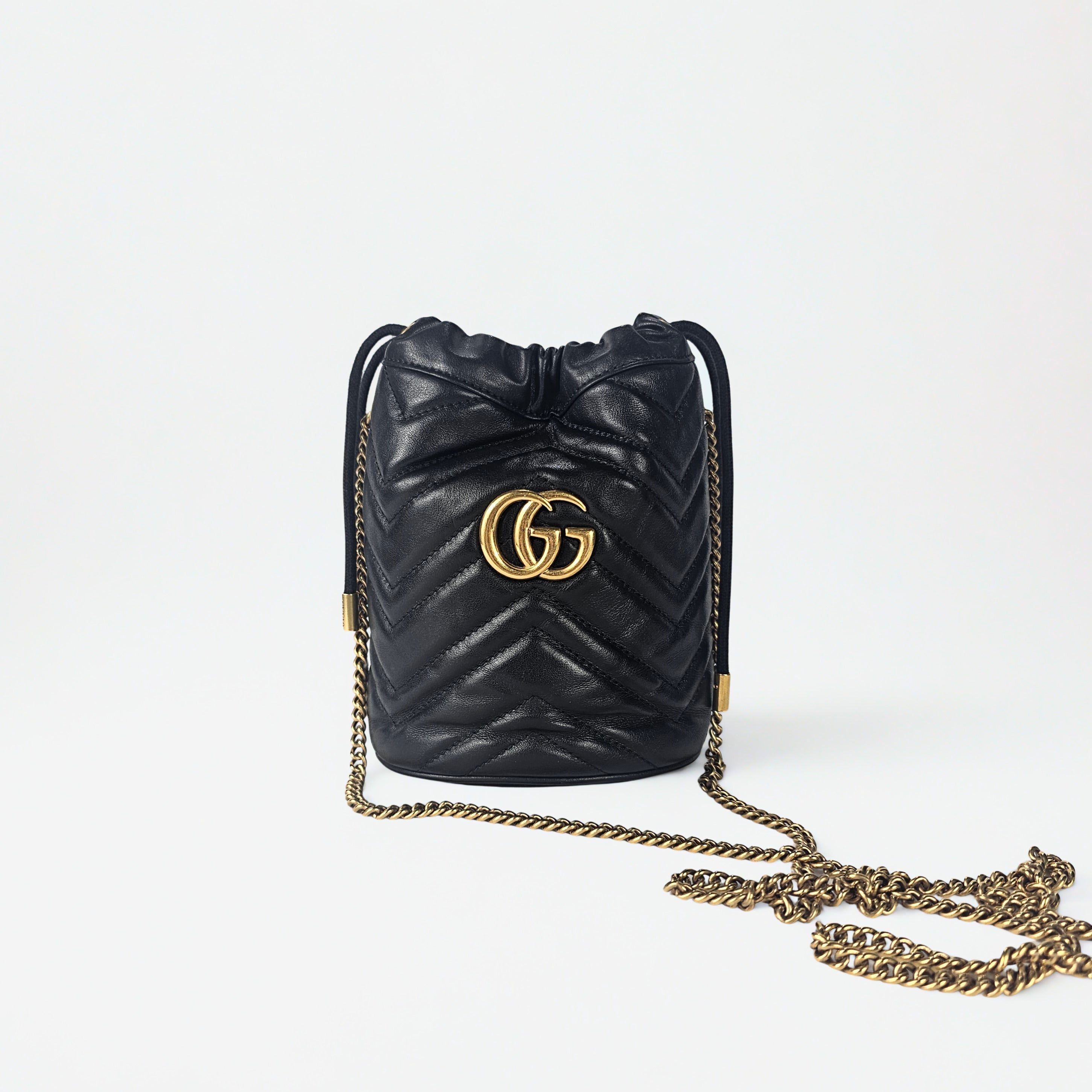 Gucci GG Marmont Small Bucket Bag Nera in Pelle Matelassé