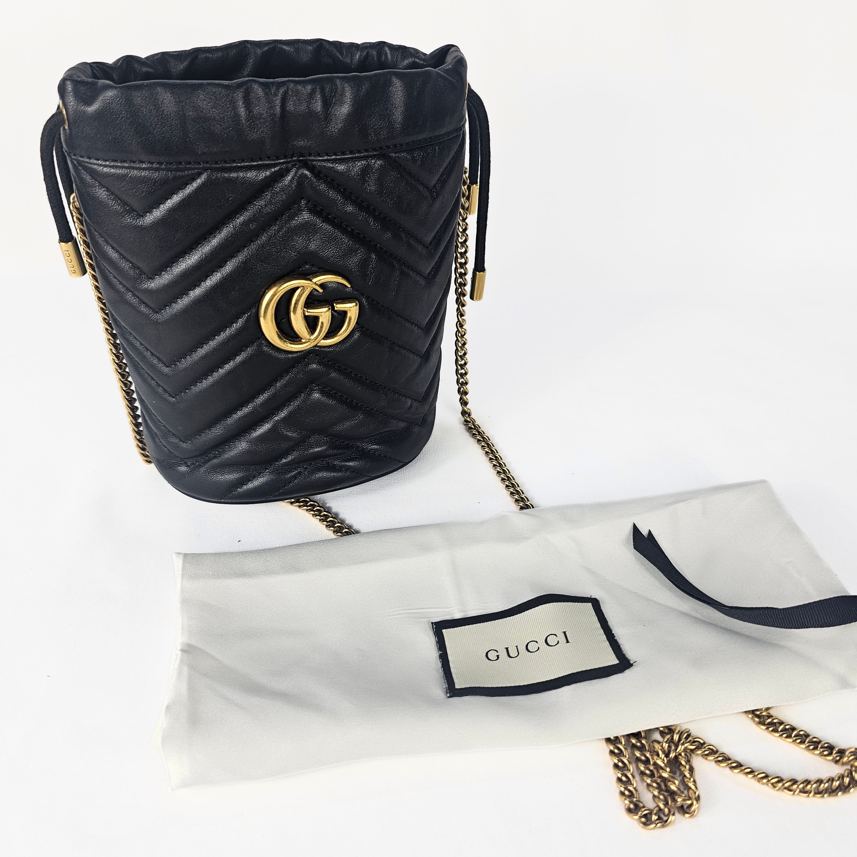 Gucci GG Marmont Small Bucket Bag Nera in Pelle Matelassé