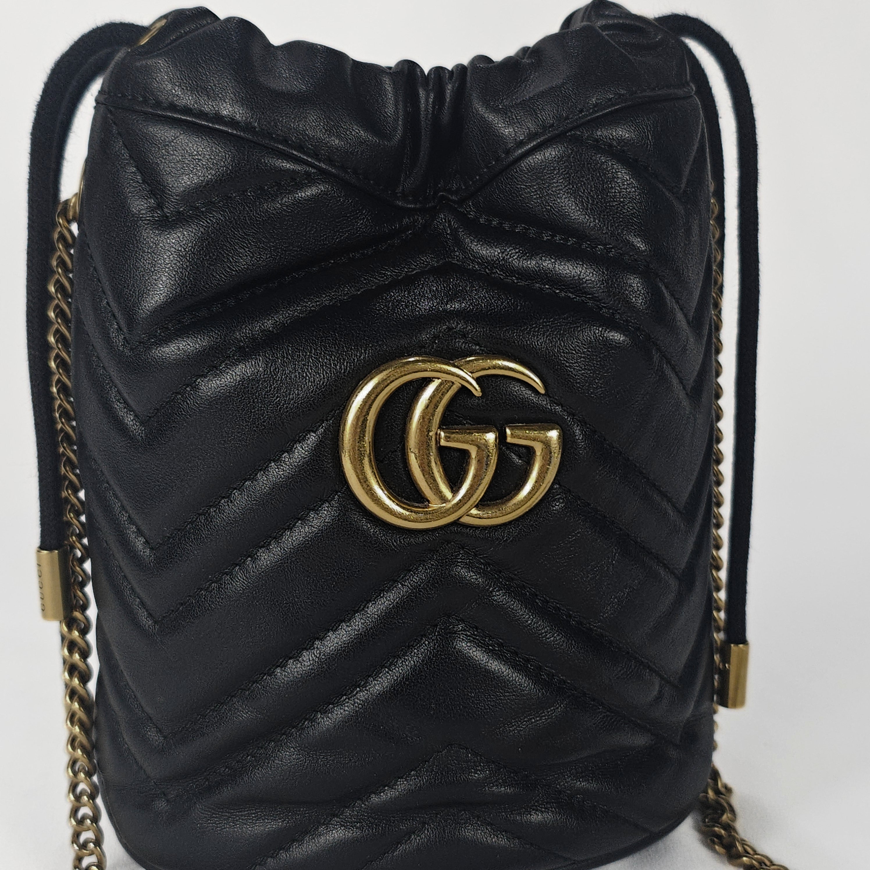 Gucci GG Marmont Small Bucket Bag Nera in Pelle Matelassé