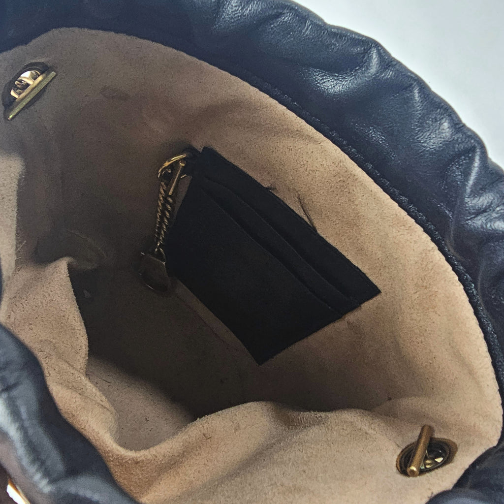 Gucci GG Marmont Small Bucket Bag Nera in Pelle Matelassé