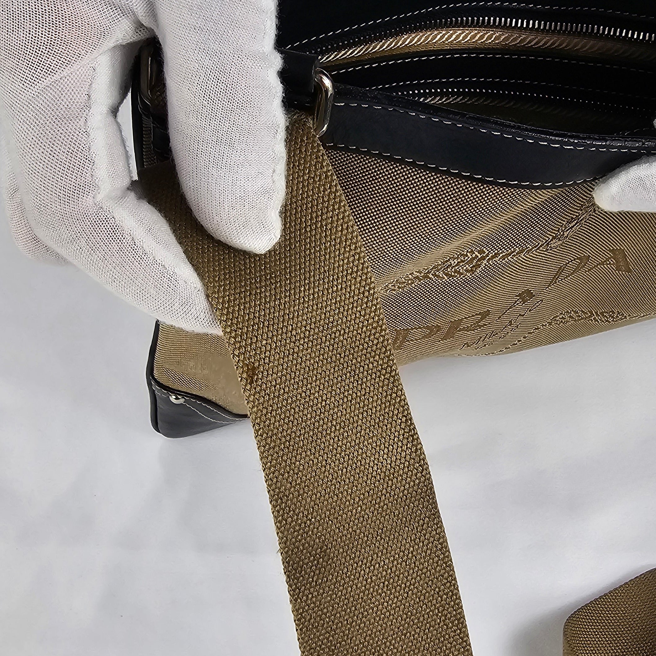 Prada Messenger Vintage Maxi in tela jacquard beige e pelle nera