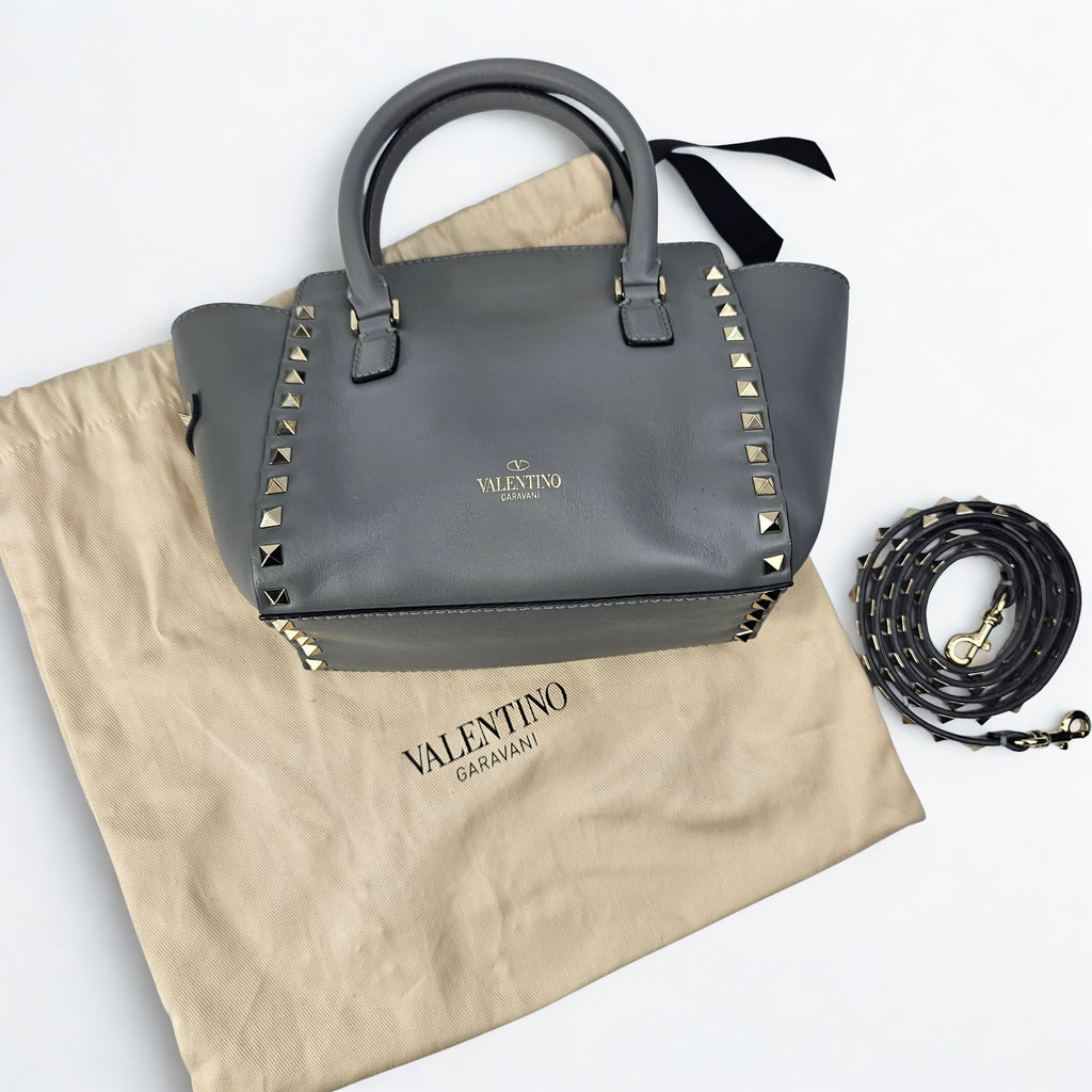 Valentino Garavani Rockstud Small Bag in pelle grigia