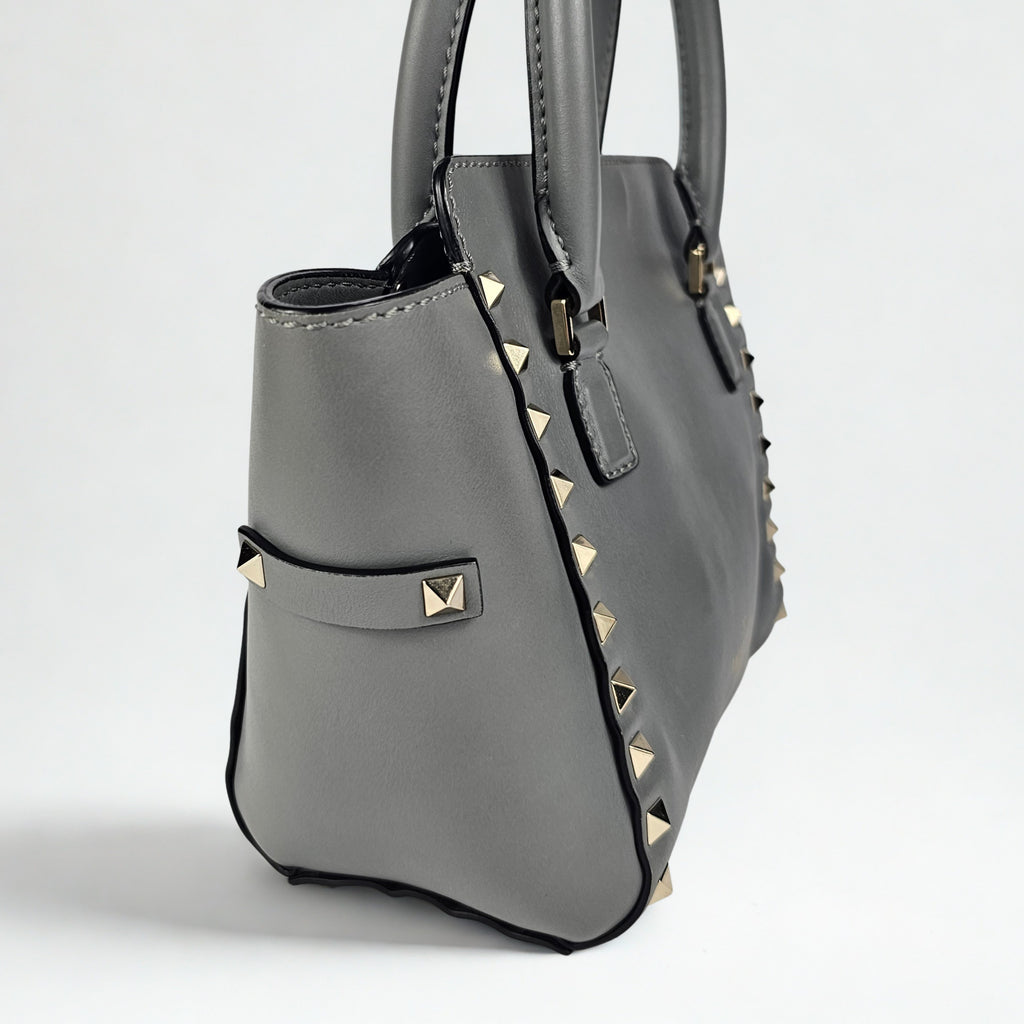 Valentino Garavani Rockstud Small Bag in pelle grigia