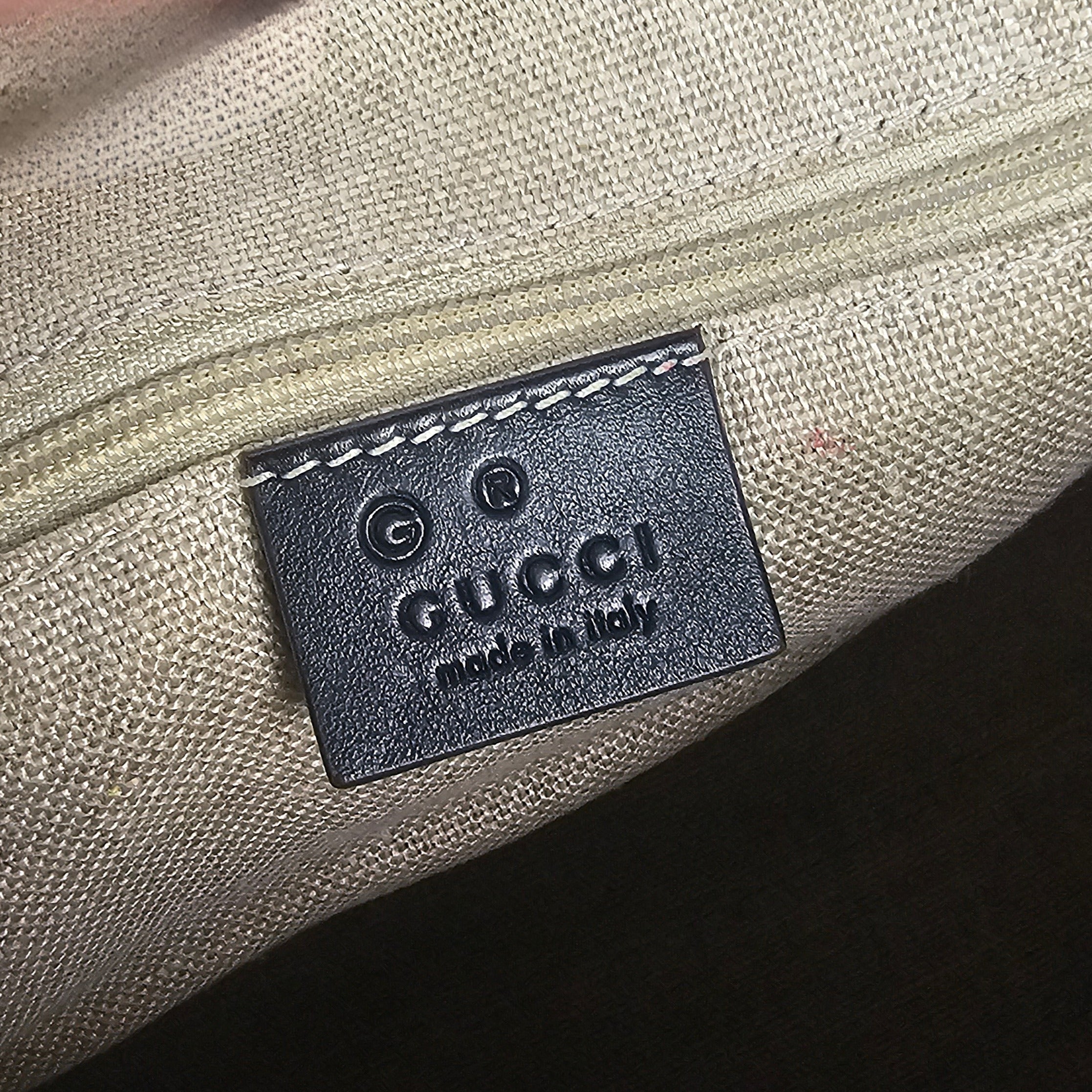 Gucci Boston Microguccissima in pelle nera