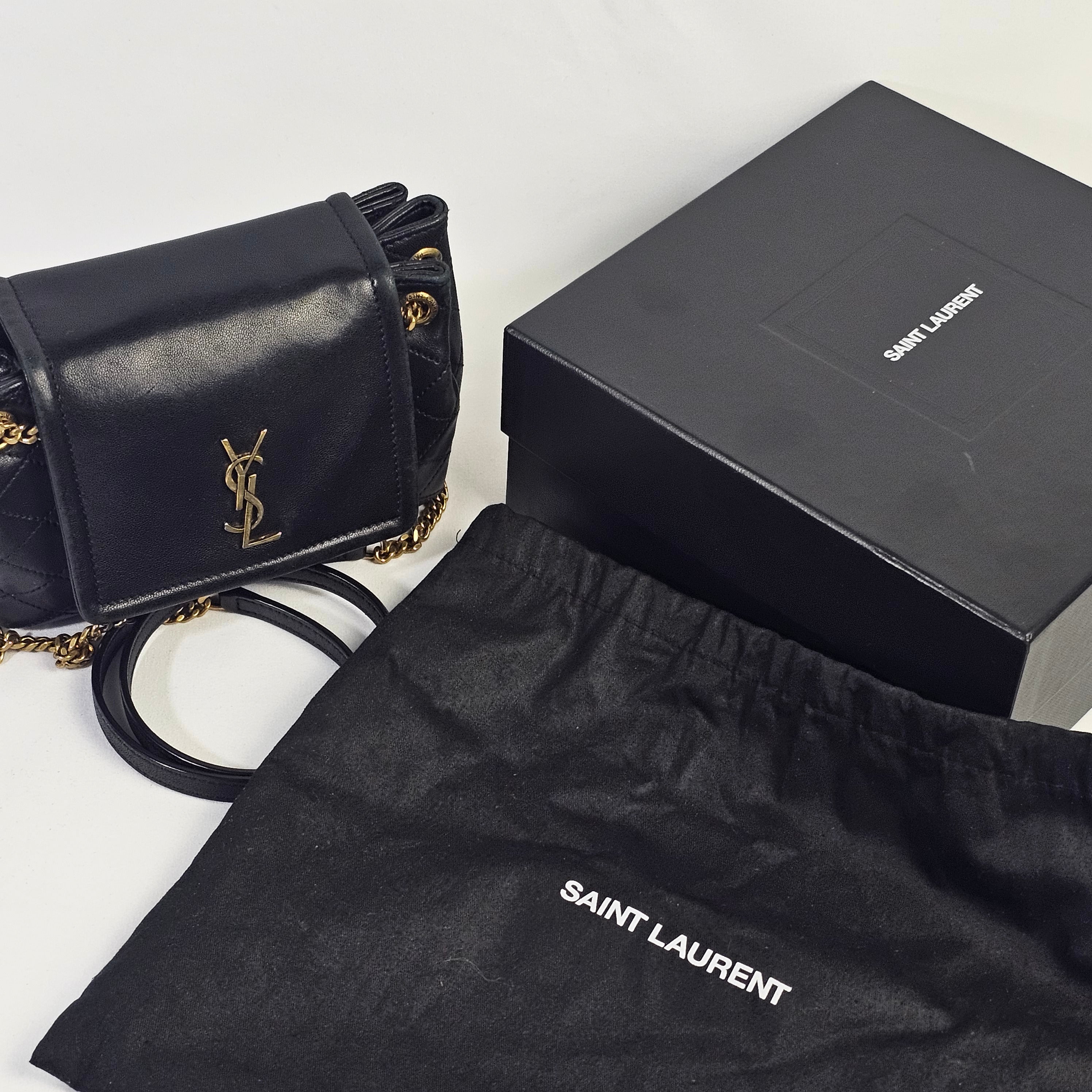 Saint Laurent Mini Nolita in pelle nera trapuntata con finiture oro