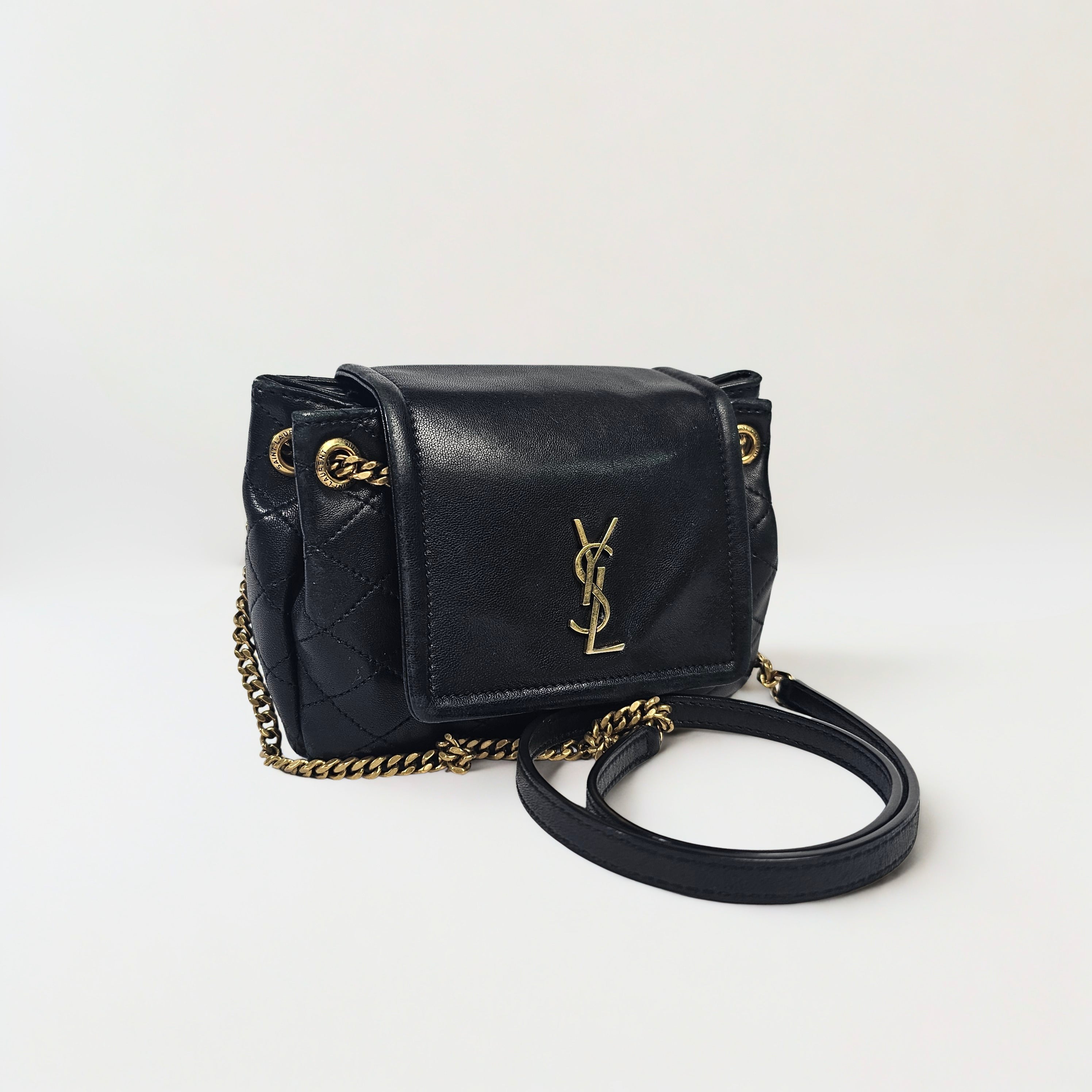 Saint Laurent Mini Nolita in pelle nera trapuntata con finiture oro