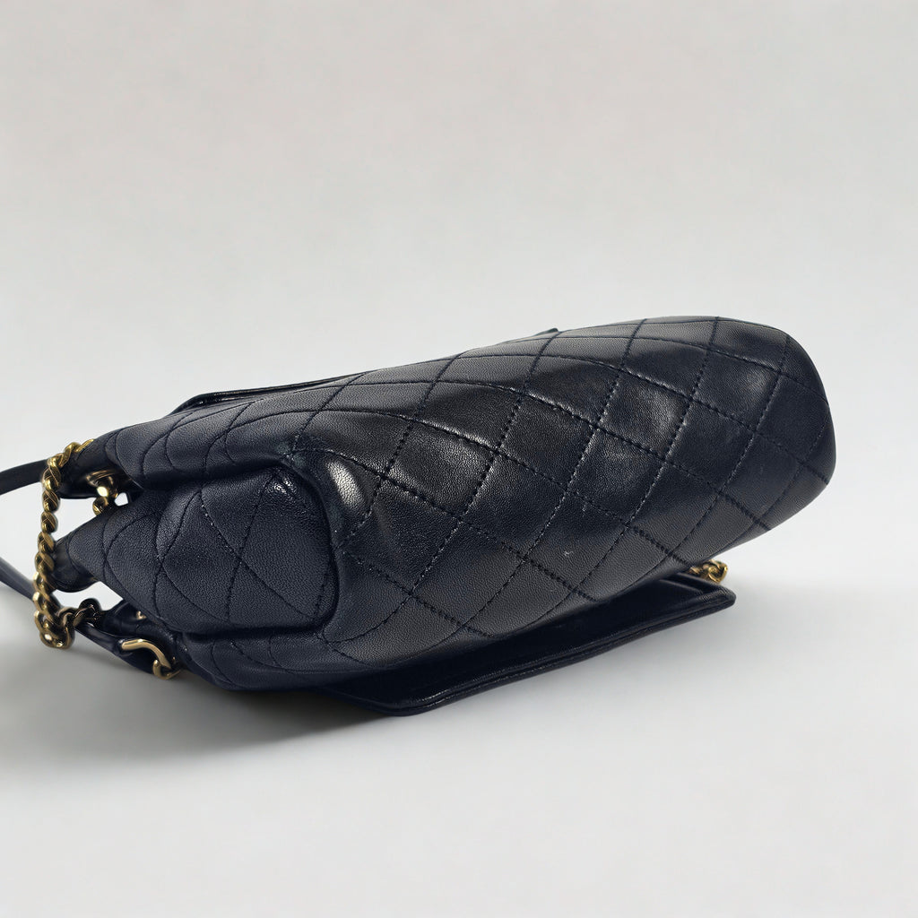 Saint Laurent Mini Nolita in pelle nera trapuntata con finiture oro