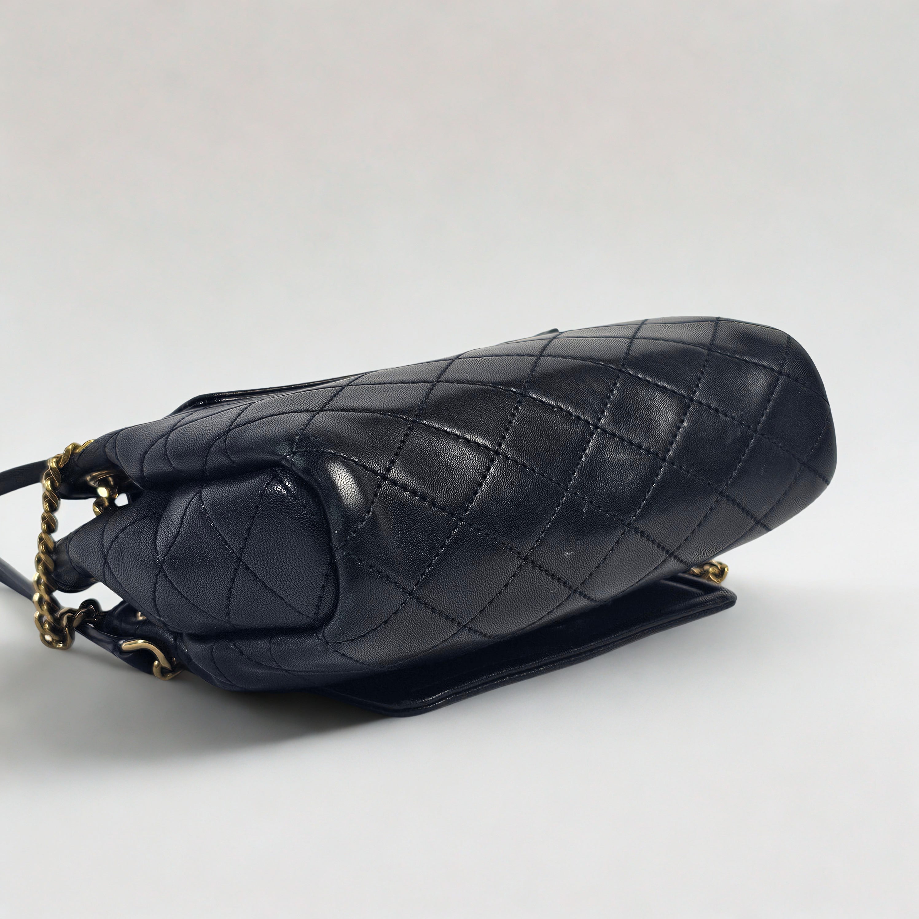 Saint Laurent Mini Nolita in pelle nera trapuntata con finiture oro